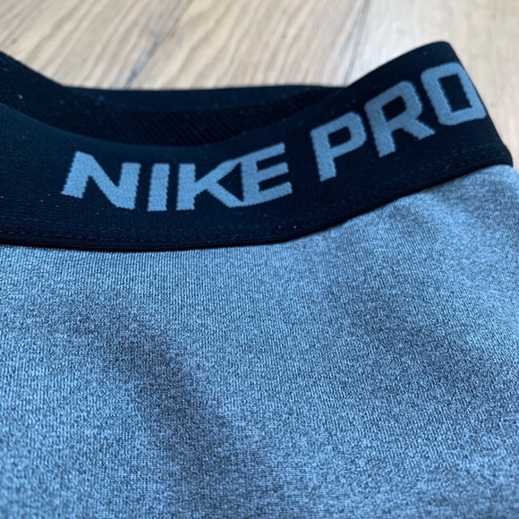NIKE GRAY CROP LEGGINGS - Picture 5 of 7